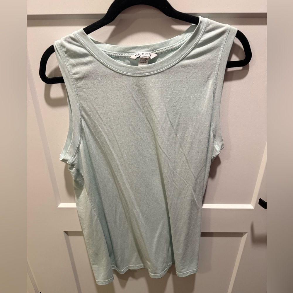 Athleta Light Green Sleeveless Tank Top Lightweight Breathable Activewear Size L